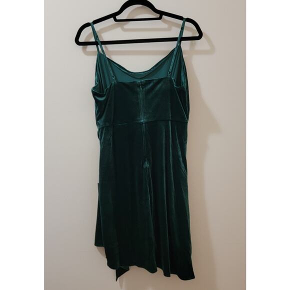 Lulus NWT Living it‎ Luxe Taupe Velvet Tulip Mini Dress Emerald Green Size L - Picture 3 of 13